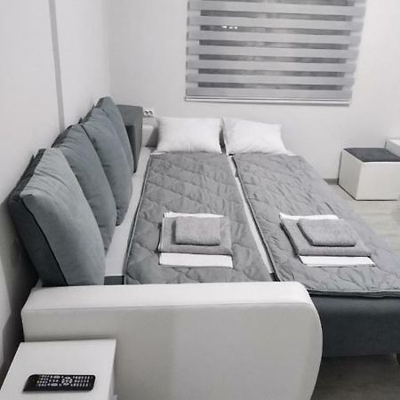 Apartmani Pinokio Ni 外观 照片