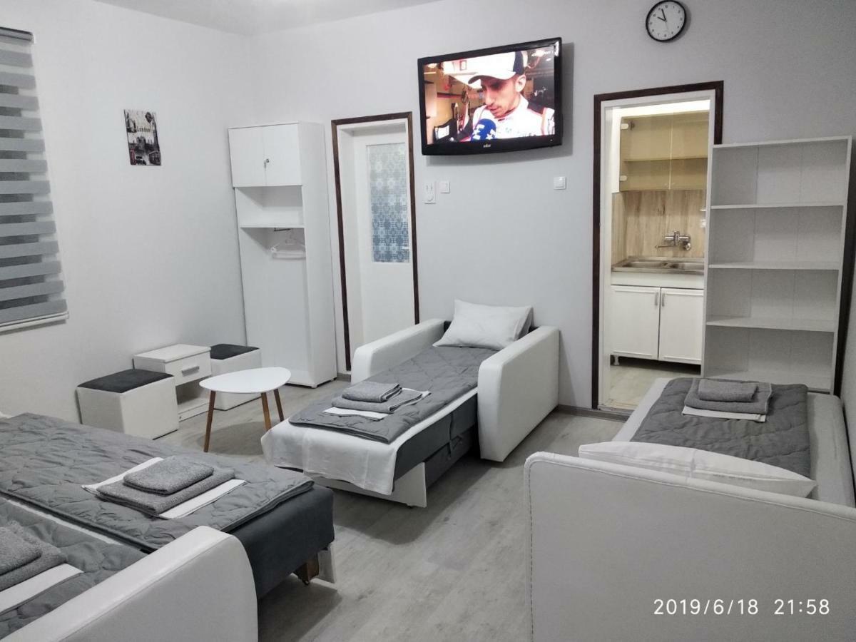 Apartmani Pinokio Ni 外观 照片