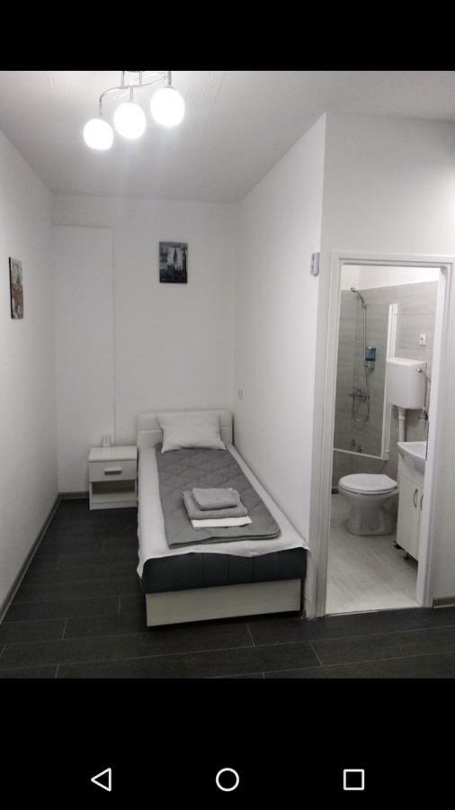Apartmani Pinokio Ni 外观 照片