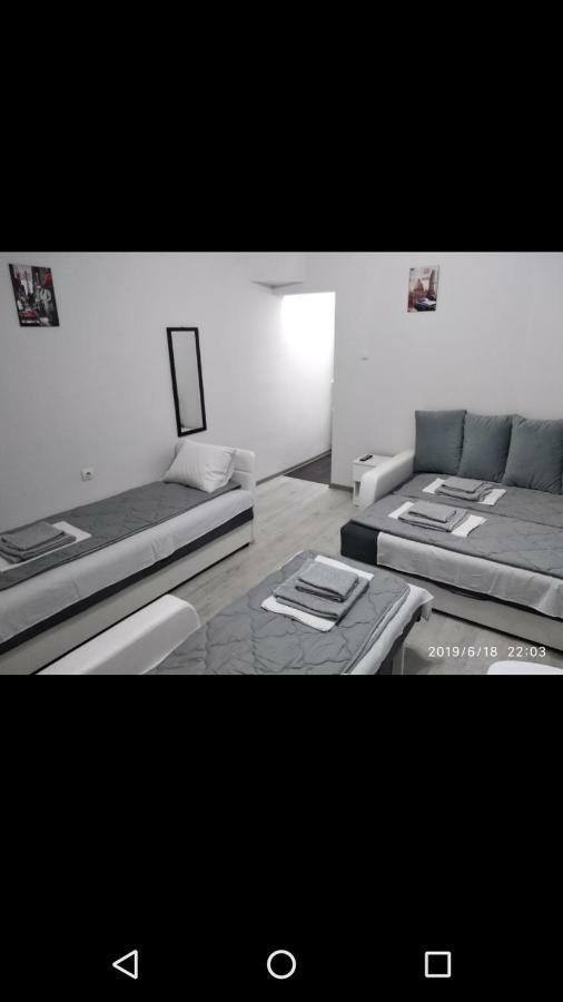 Apartmani Pinokio Ni 外观 照片